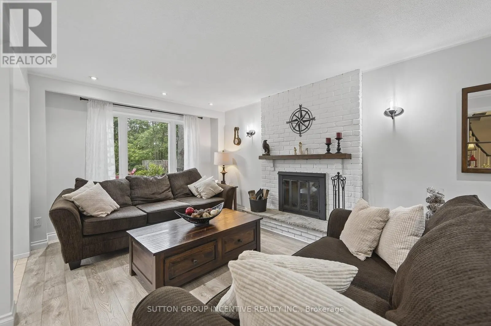 32 VALLEY DRIVE