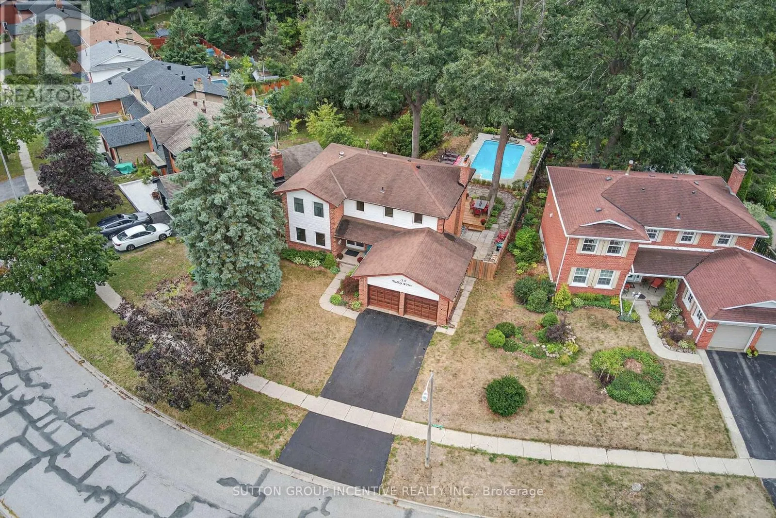 32 VALLEY DRIVE