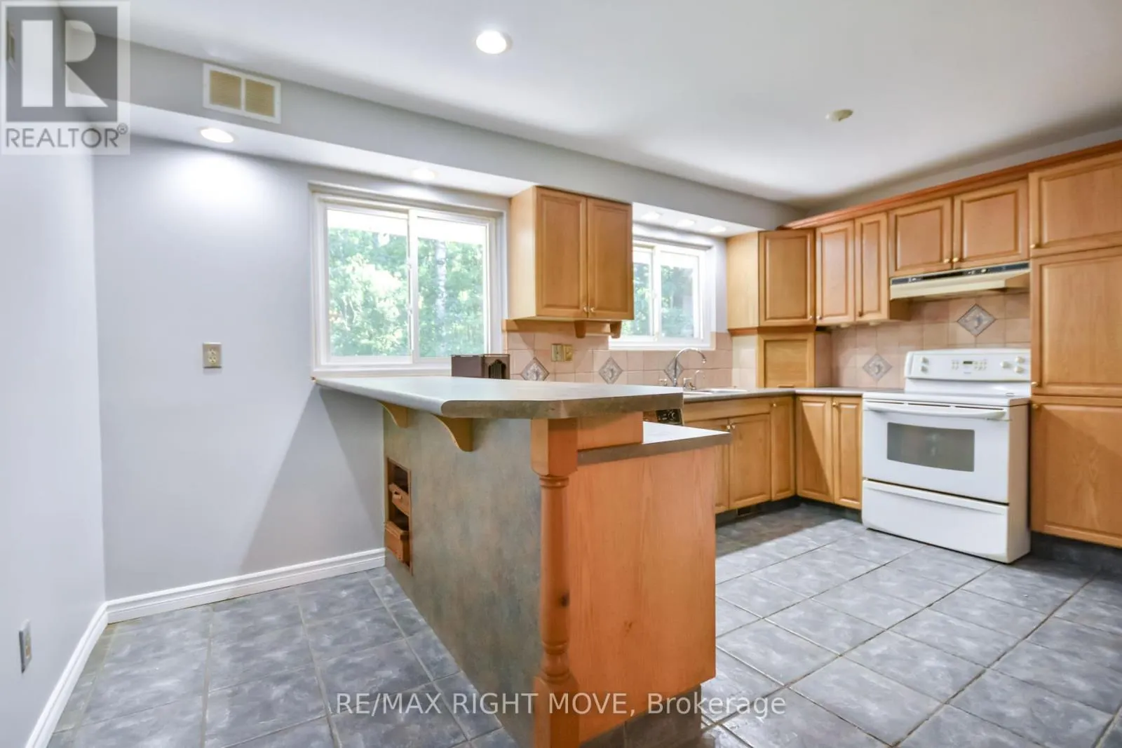 1781 MT. ST. LOUIS ROAD E