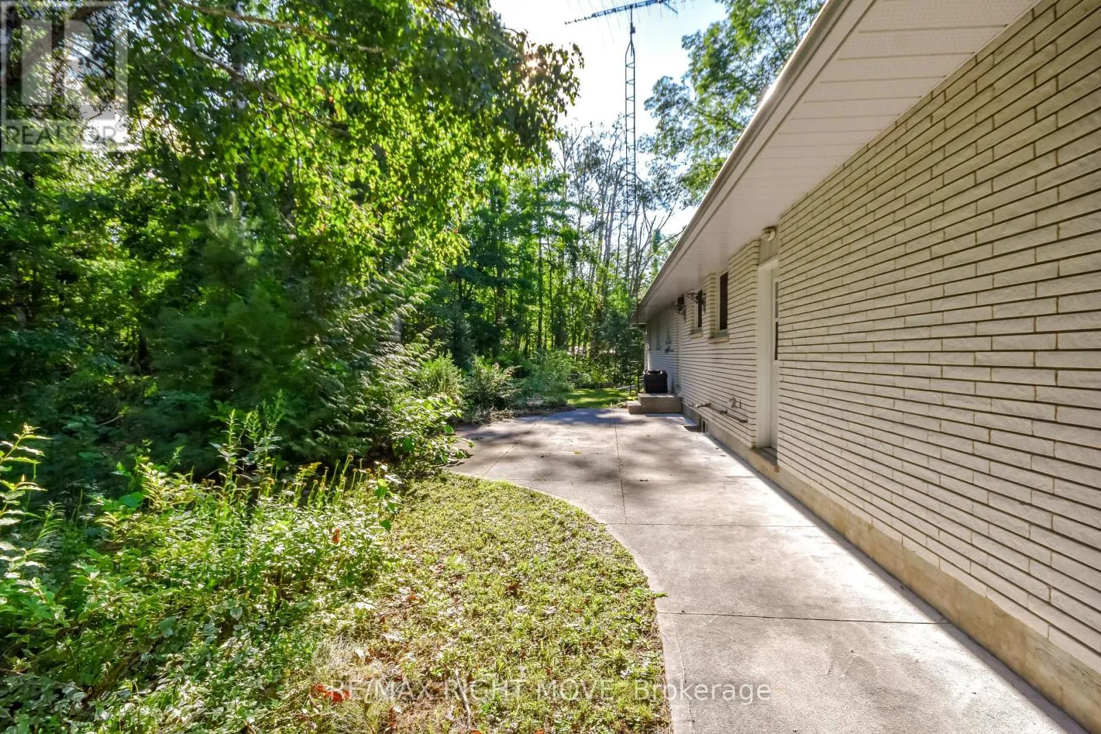 1781 MT. ST. LOUIS ROAD E