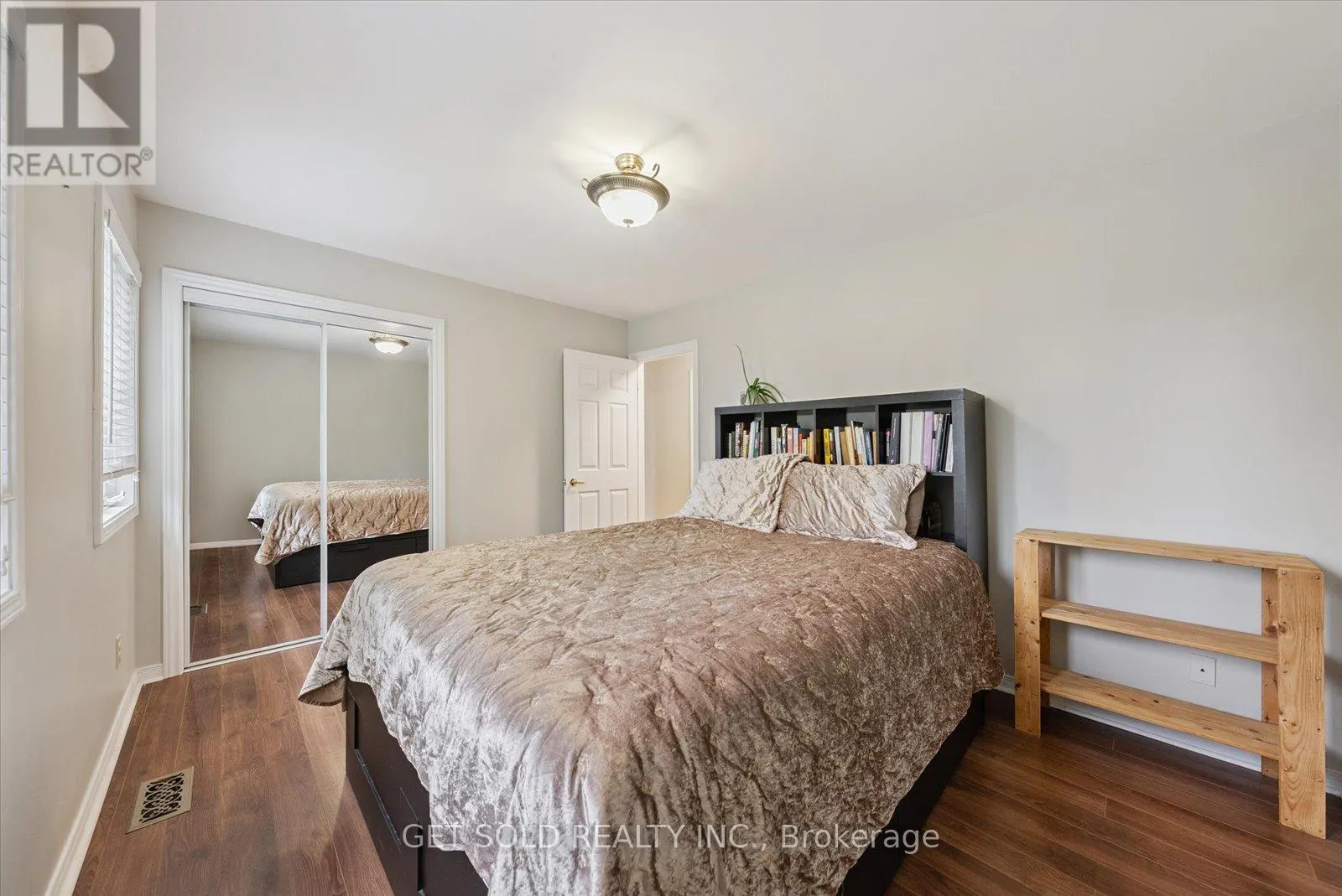 77 SIMCOE ROAD