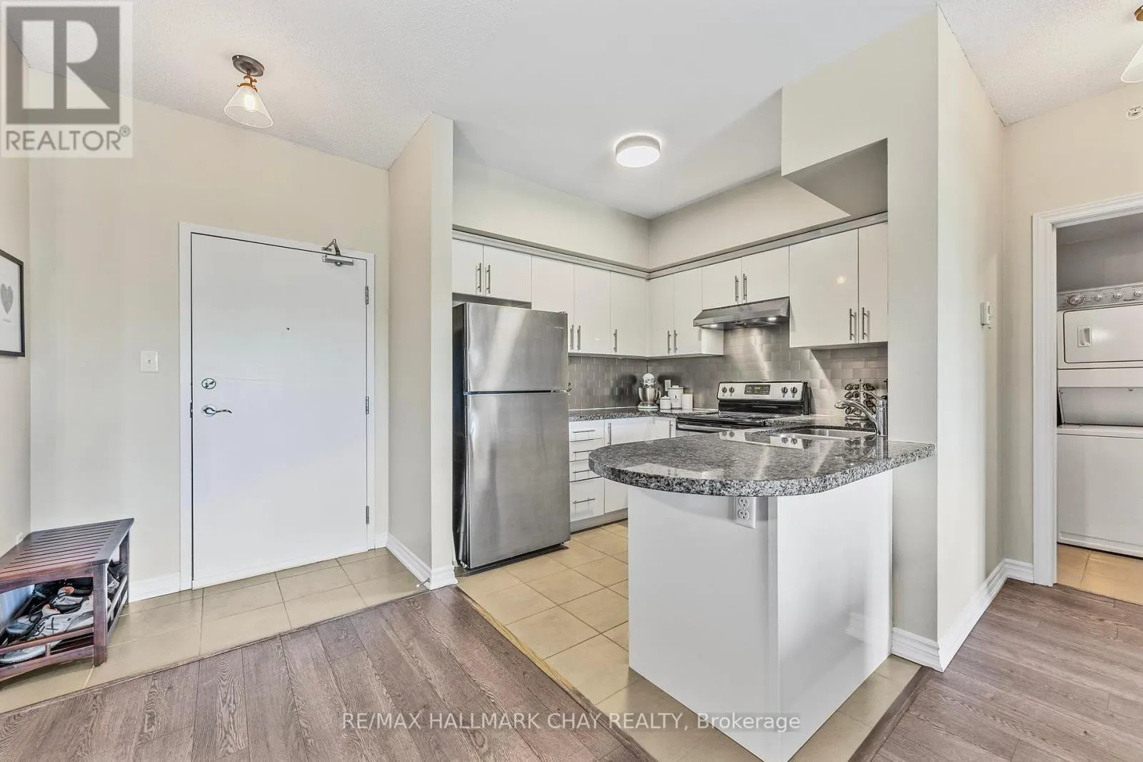 407 - 40 FERNDALE DRIVE S