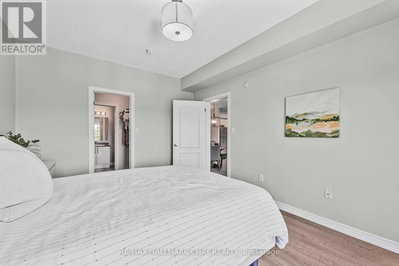 407 - 40 FERNDALE DRIVE S