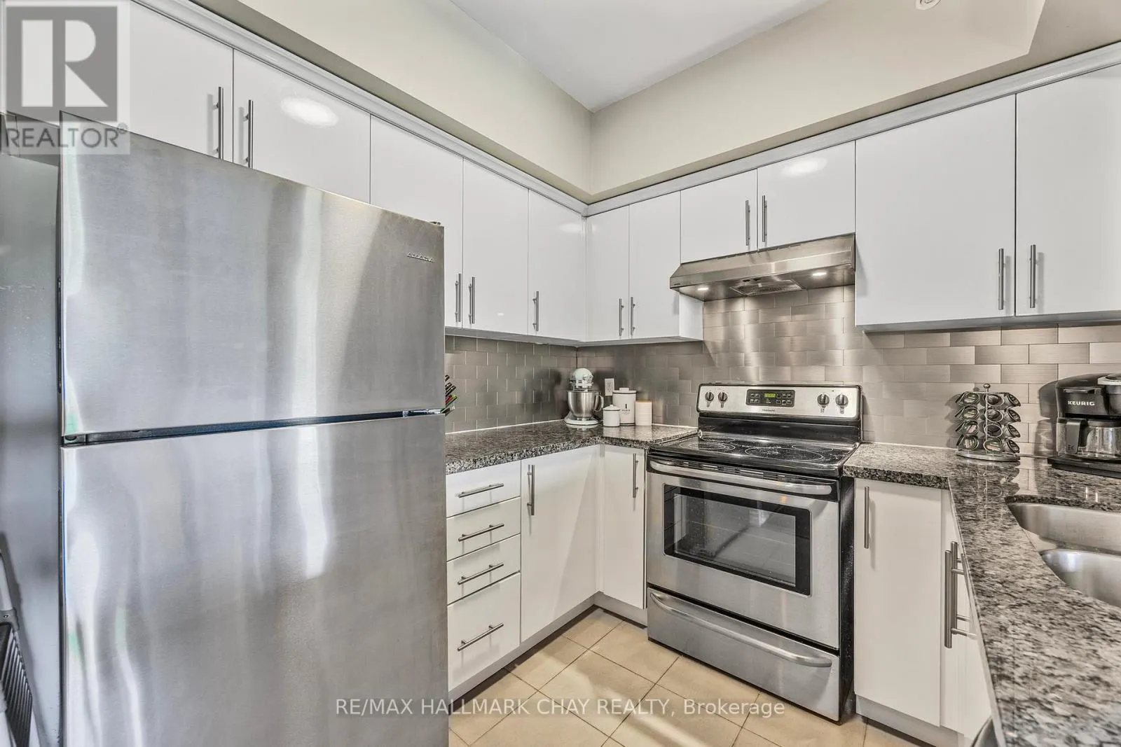 407 - 40 FERNDALE DRIVE S