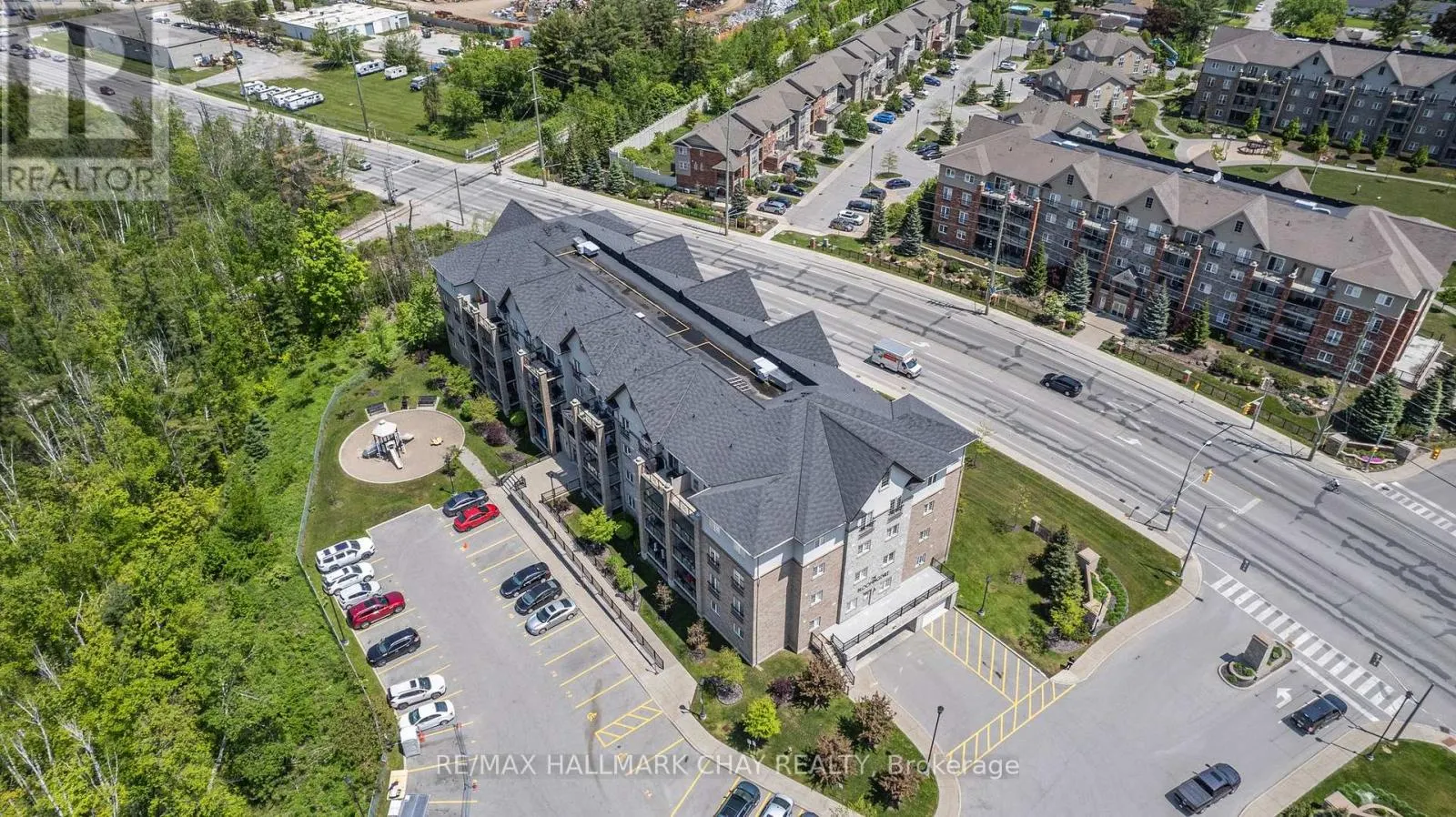 407 - 40 FERNDALE DRIVE S