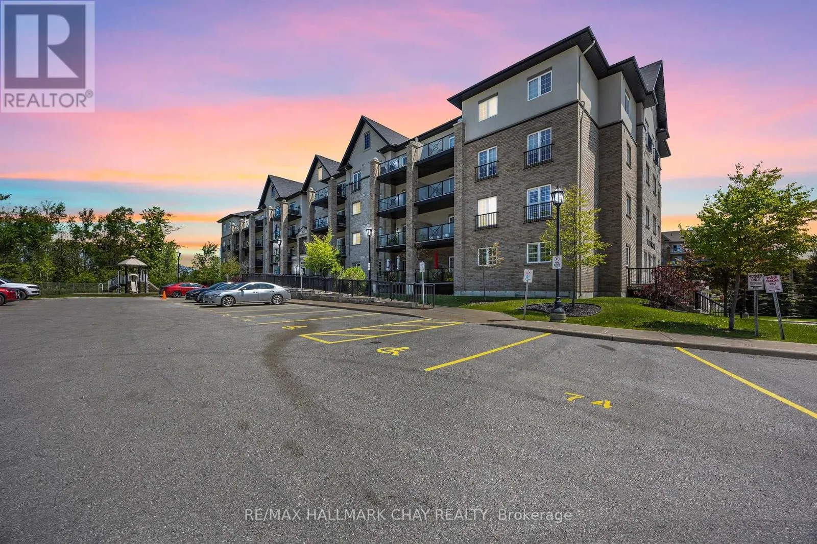 407 - 40 FERNDALE DRIVE S