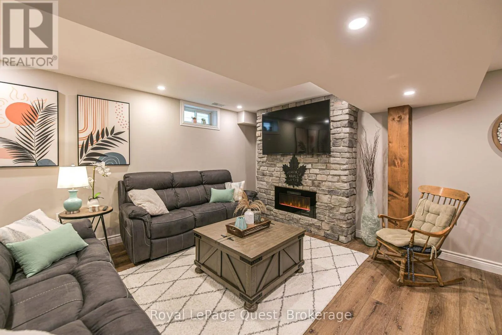 46 COURTNEY CRESCENT