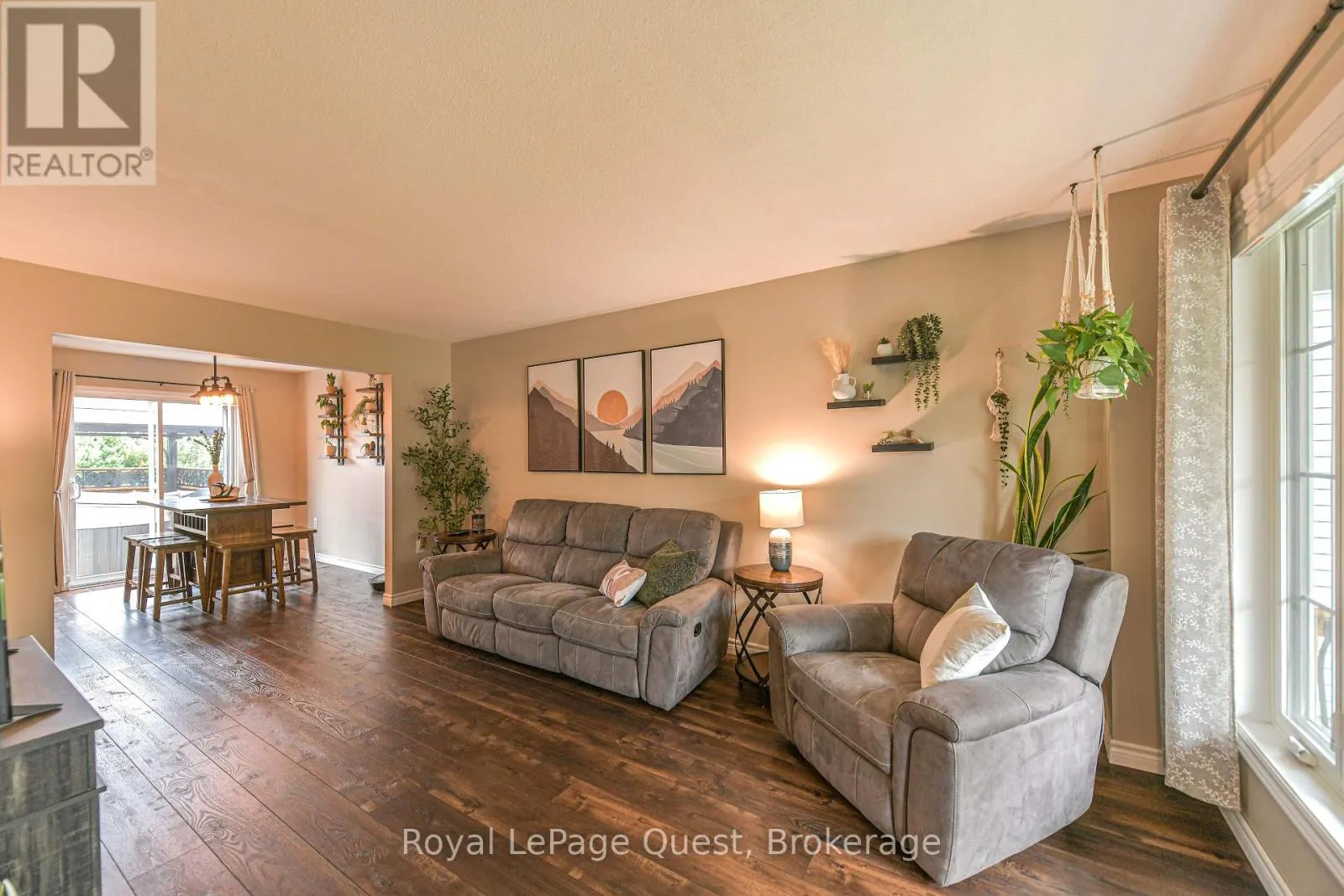 46 COURTNEY CRESCENT
