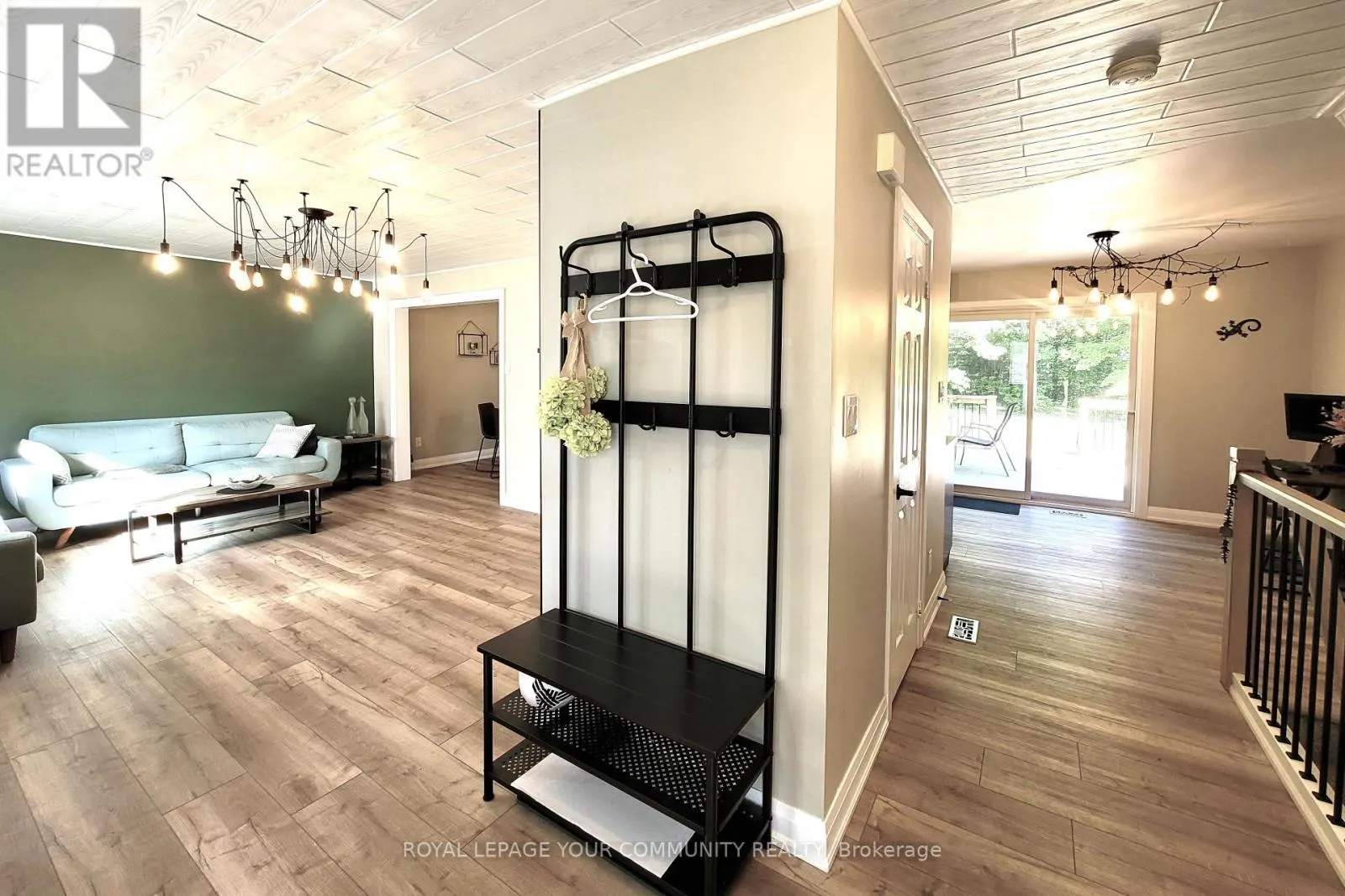 1138 SIESTA DRIVE