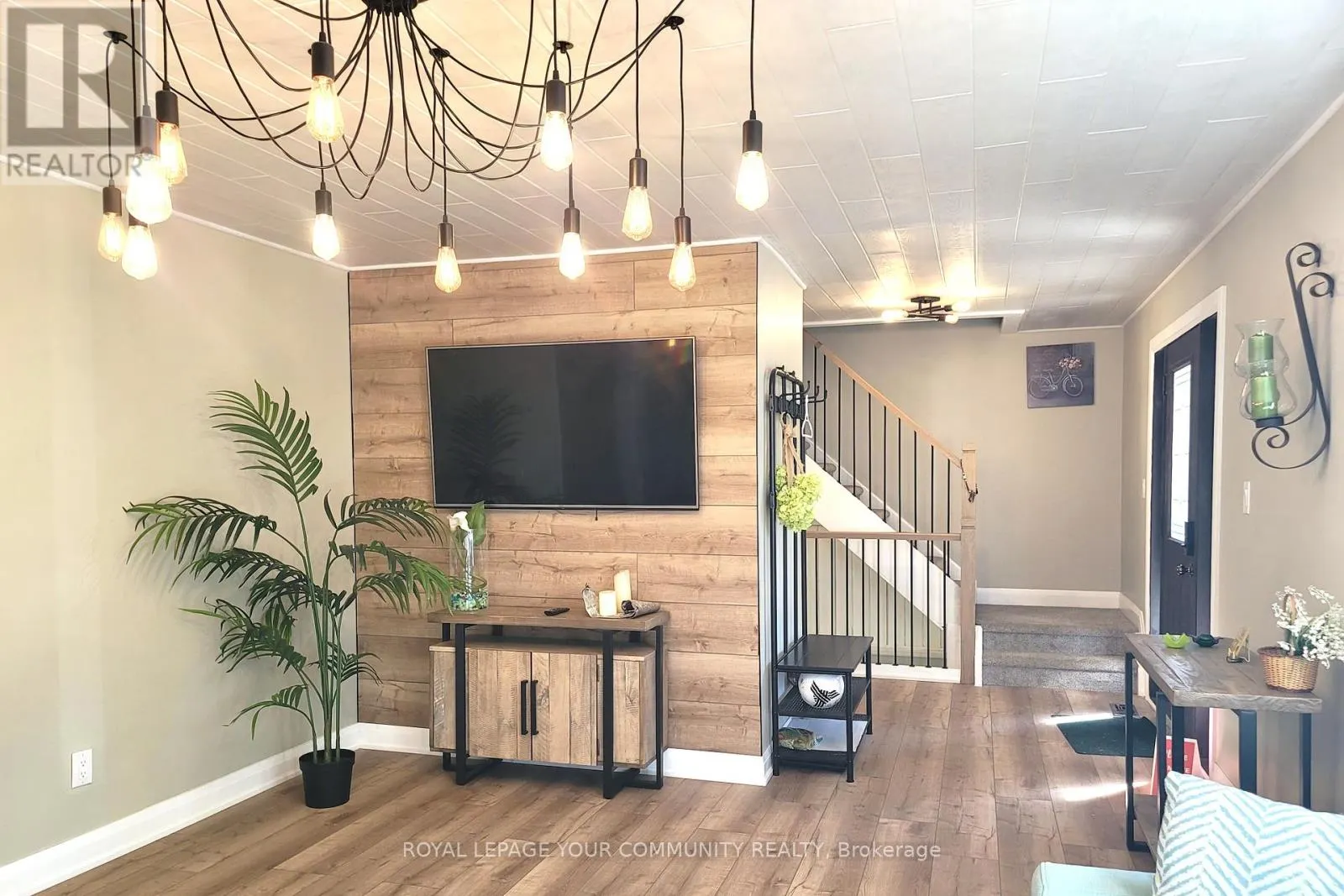 1138 SIESTA DRIVE