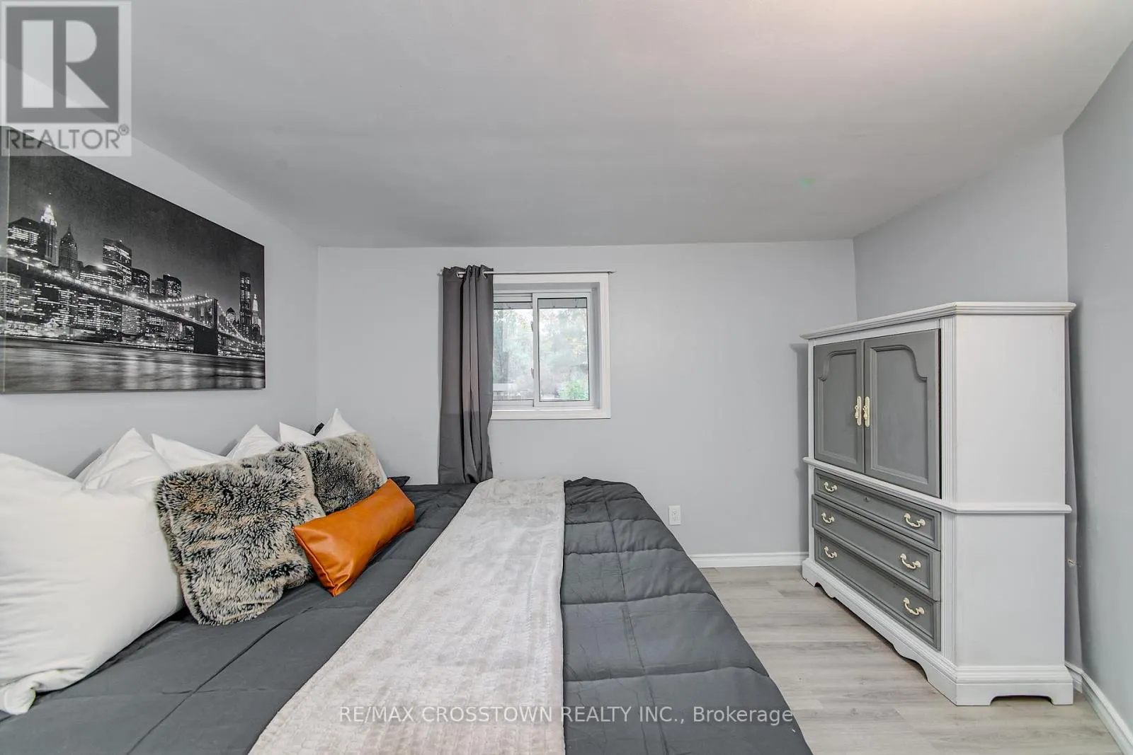 70 KNOX ROAD W