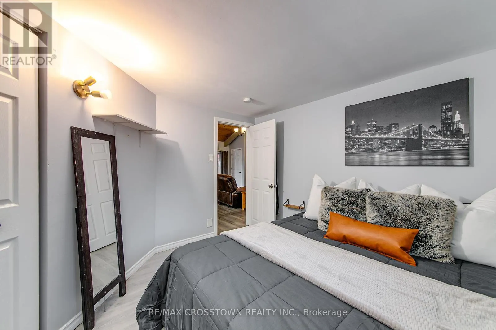 70 KNOX ROAD W