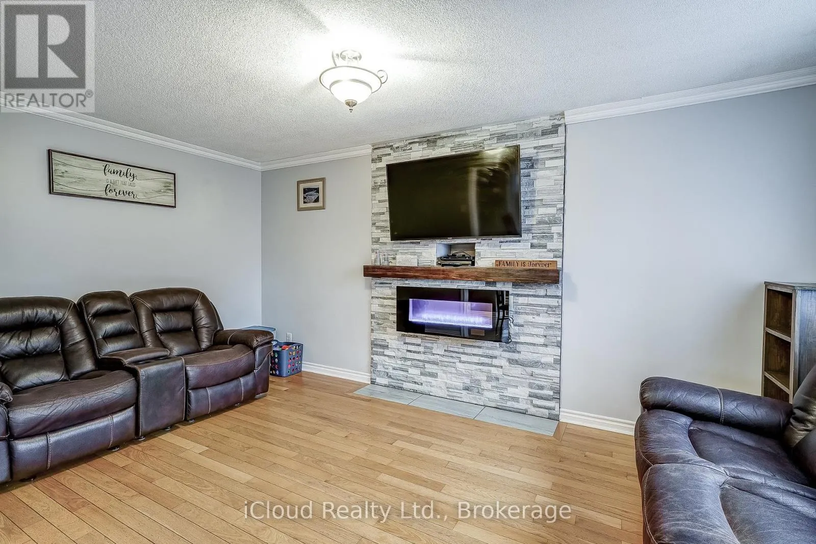 9 TIMOTHY LANE S