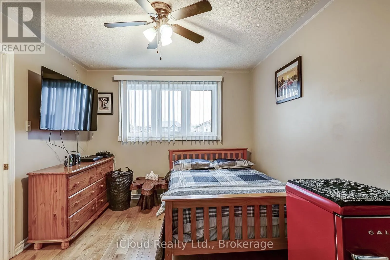 9 TIMOTHY LANE S