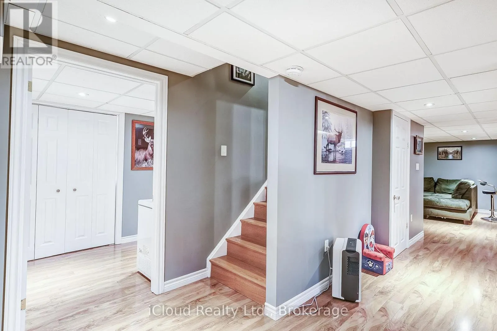 9 TIMOTHY LANE S