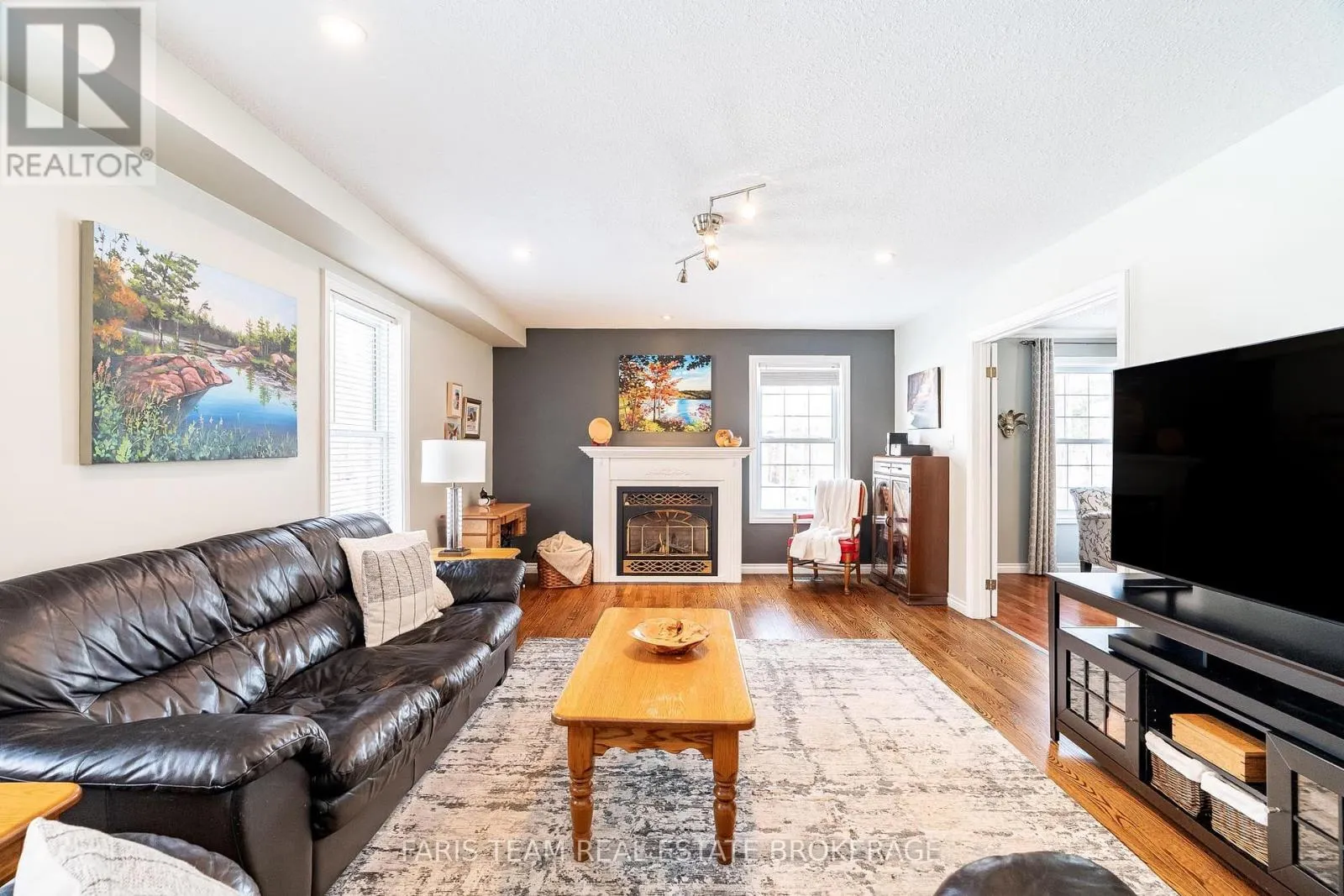 64 GOLDFINCH CRESCENT