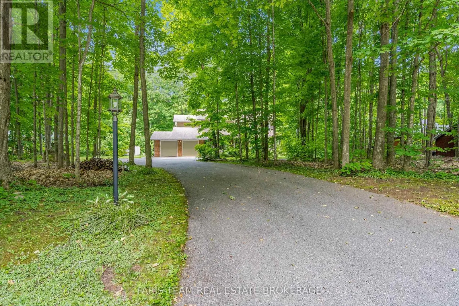 64 GOLDFINCH CRESCENT