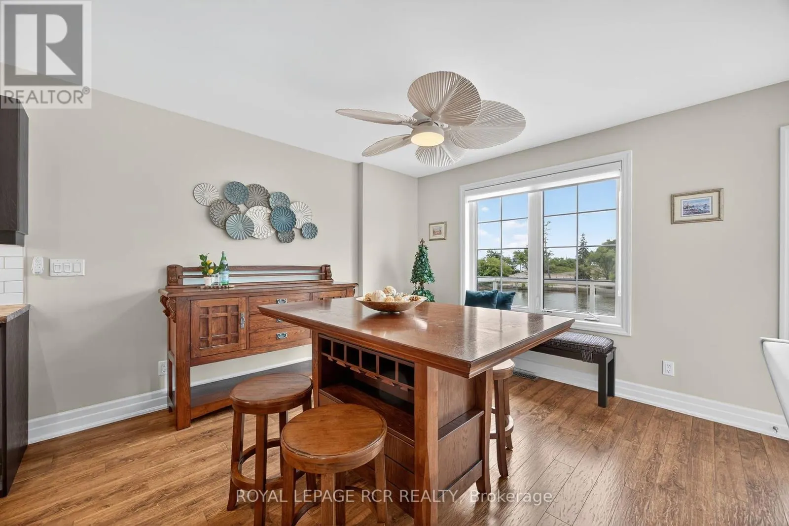 3 - 64 RIVER ROAD E