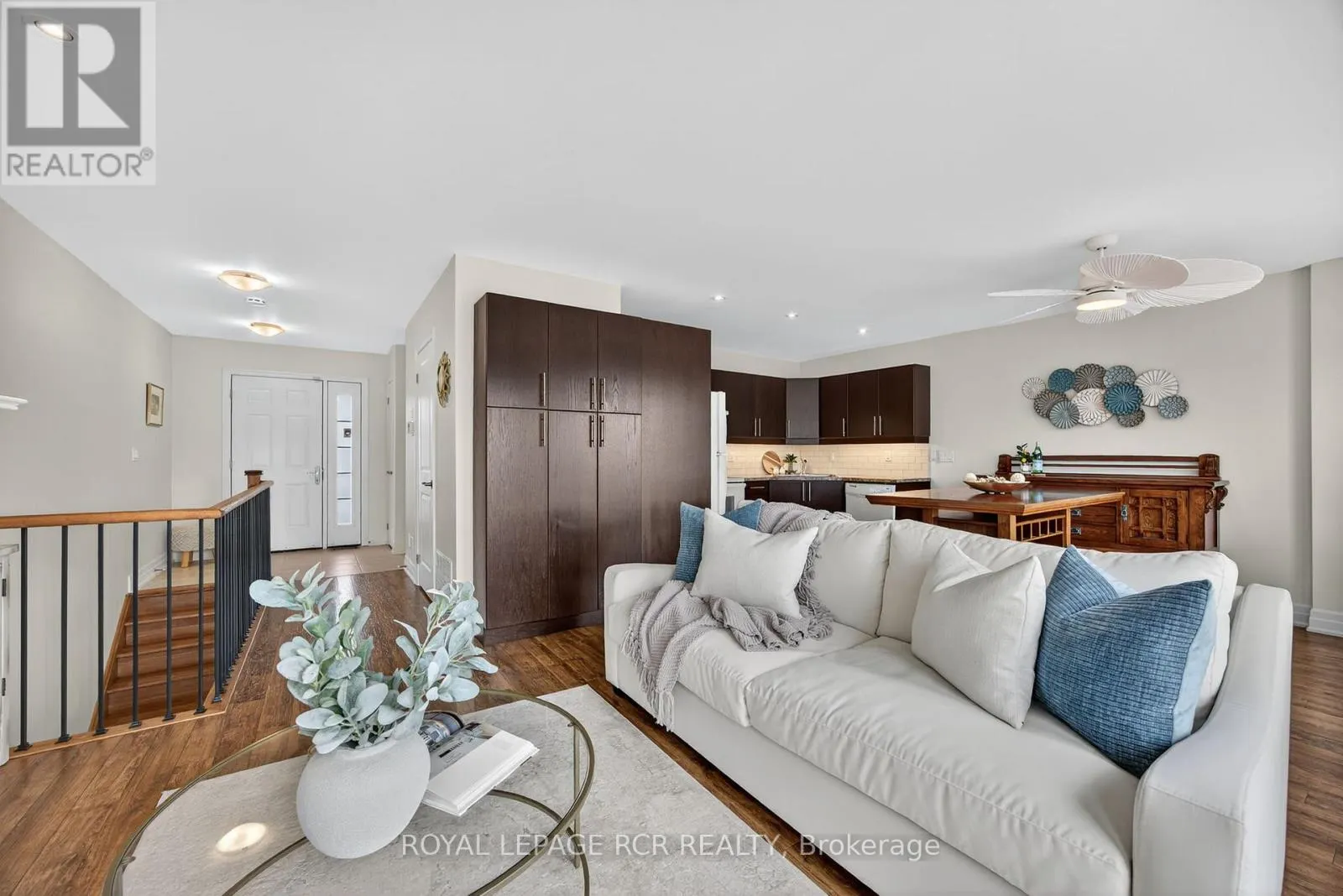 3 - 64 RIVER ROAD E