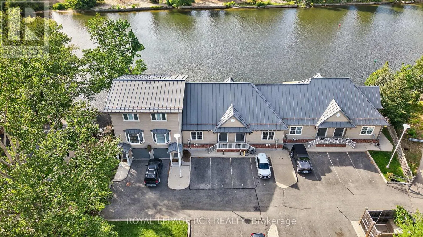 3 - 64 RIVER ROAD E