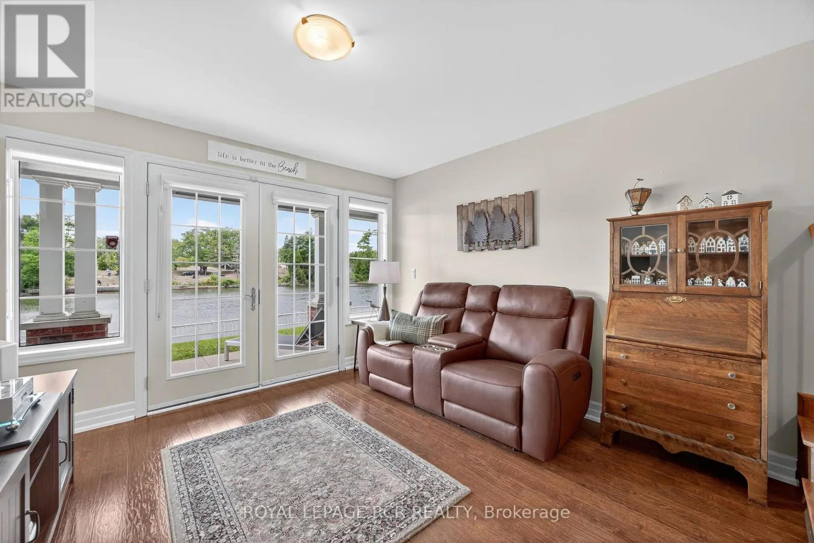 3 - 64 RIVER ROAD E