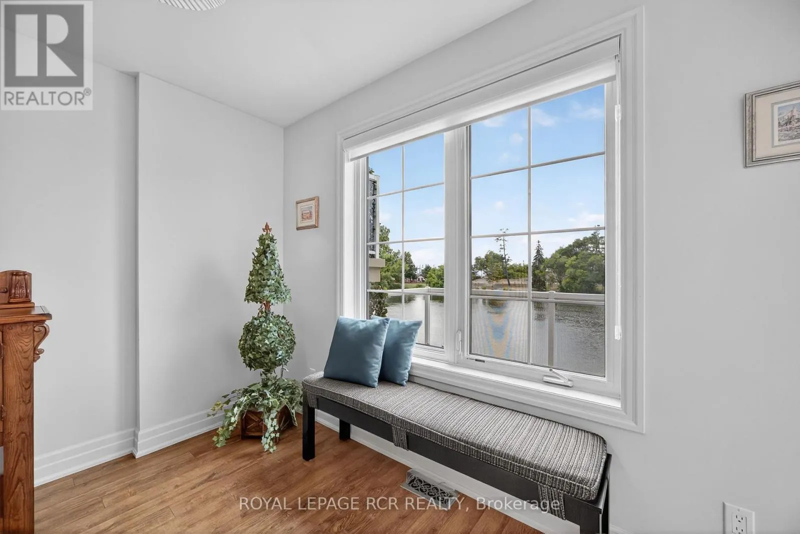 3 - 64 RIVER ROAD E