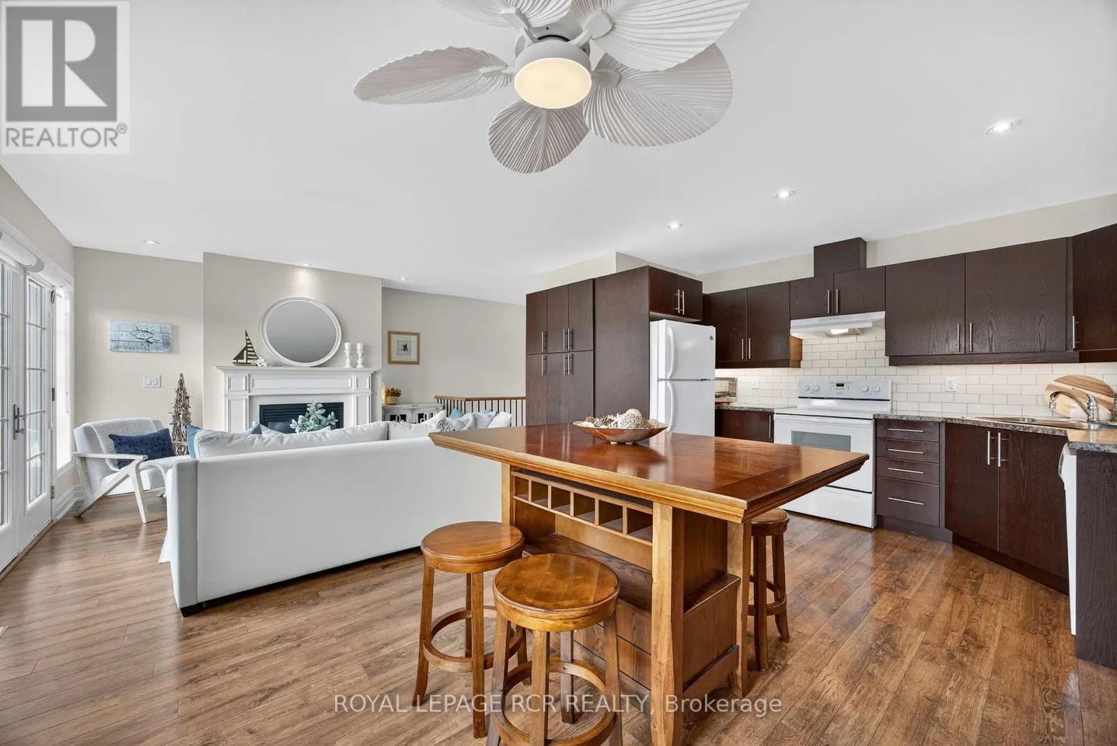 3 - 64 RIVER ROAD E