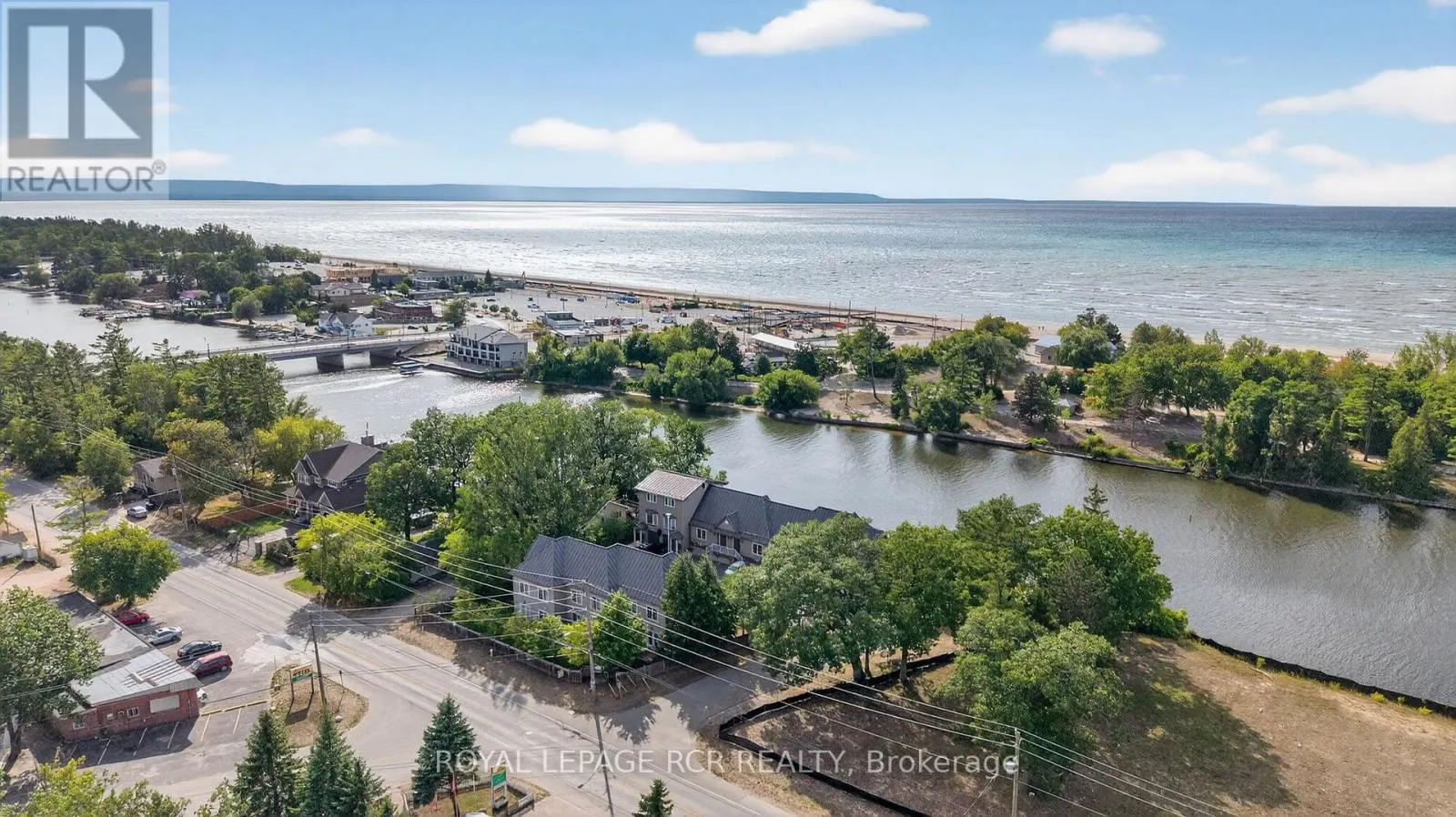 3 - 64 RIVER ROAD E