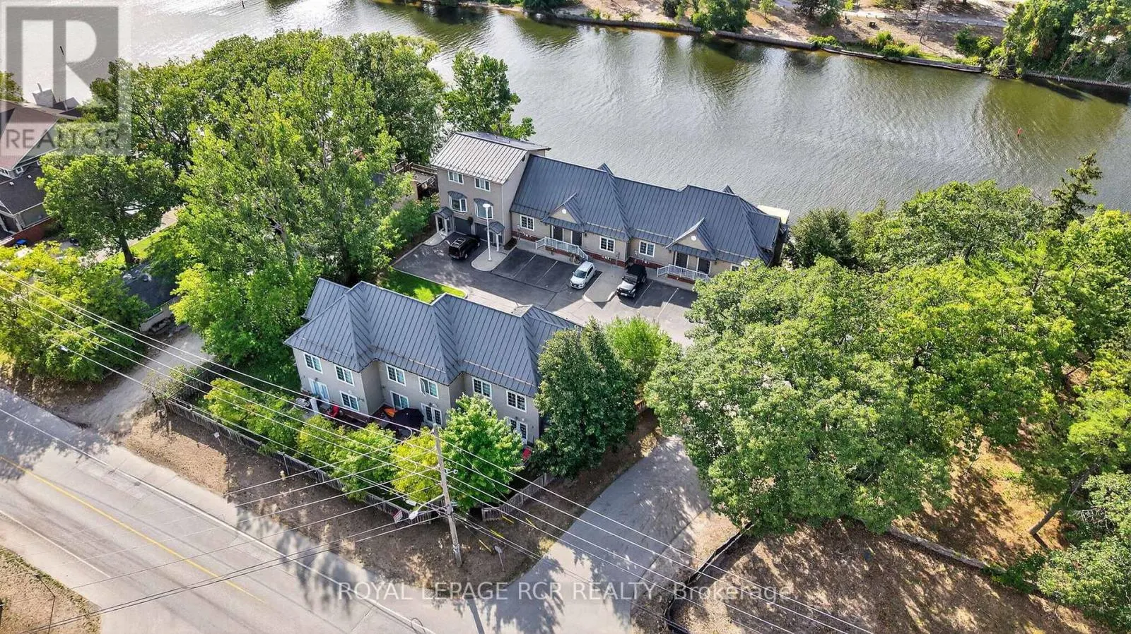 3 - 64 RIVER ROAD E
