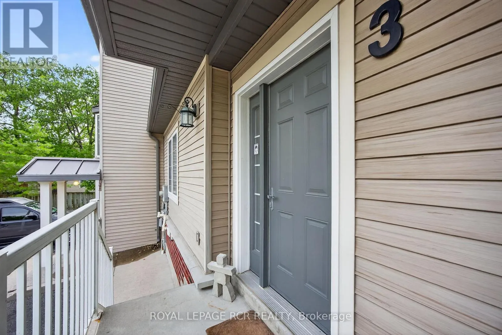 3 - 64 RIVER ROAD E