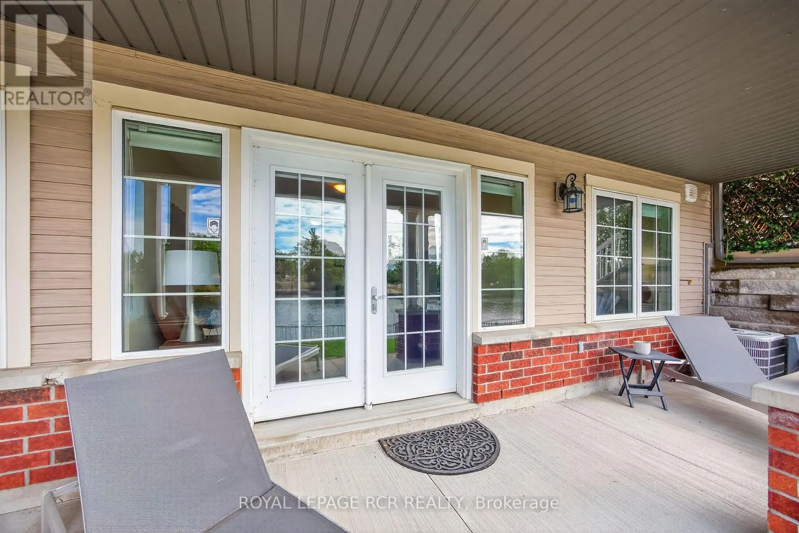 3 - 64 RIVER ROAD E