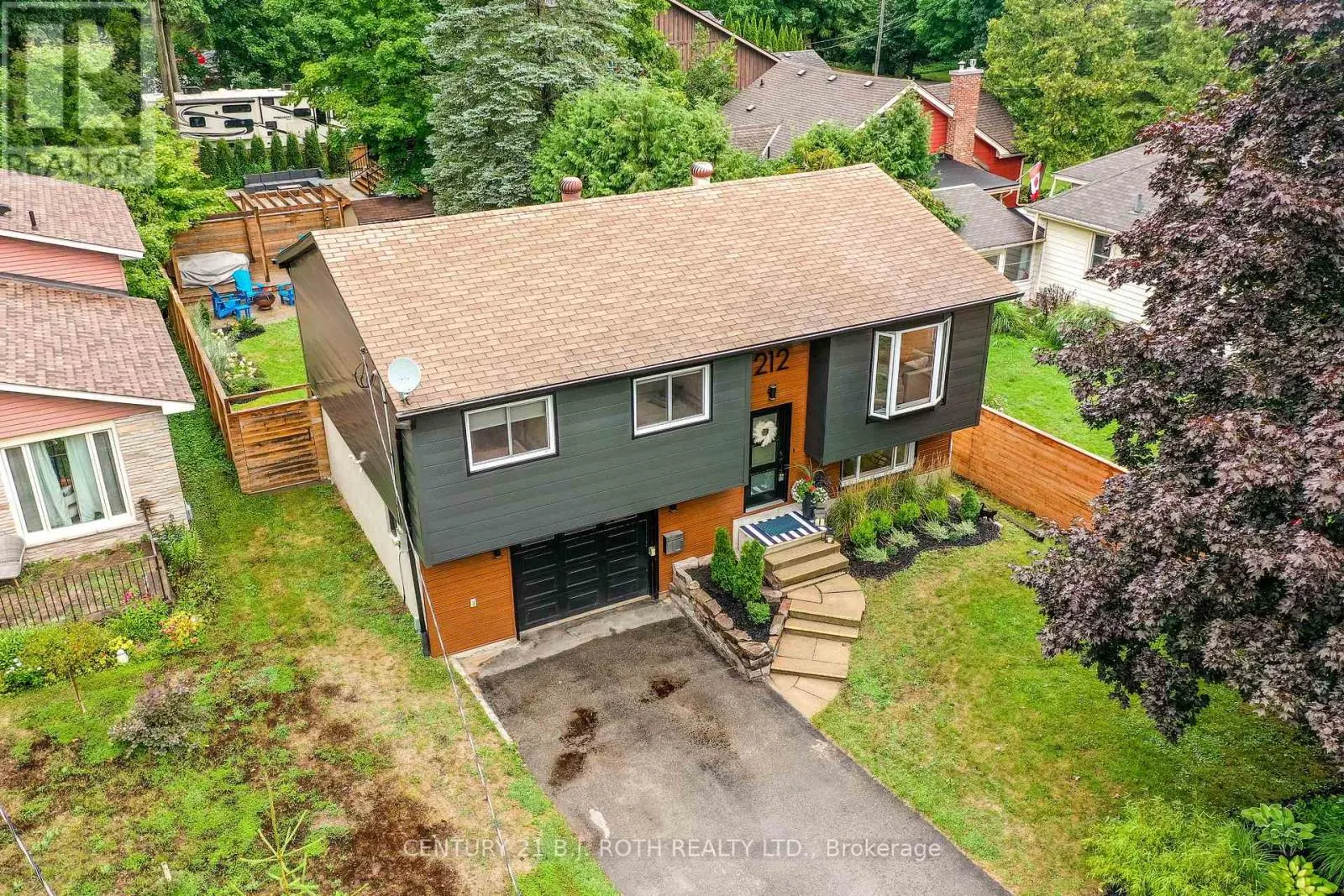 212 BORLAND STREET E