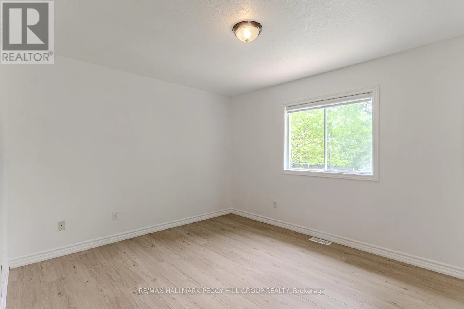 UPPER - 32 54TH STREET S