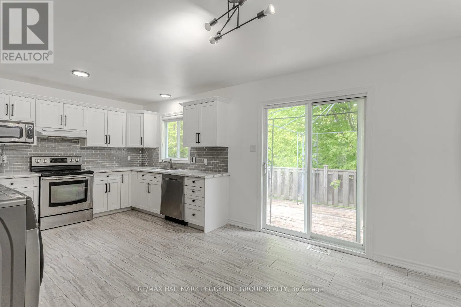 UPPER - 32 54TH STREET S