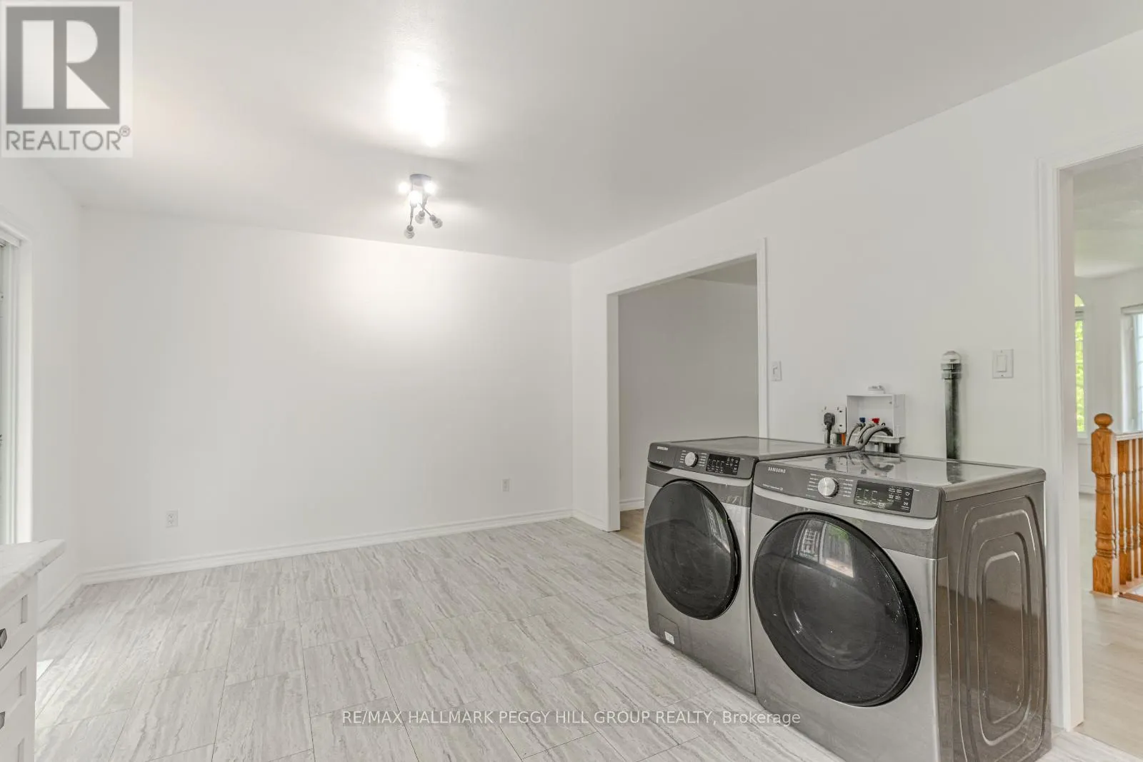 UPPER - 32 54TH STREET S
