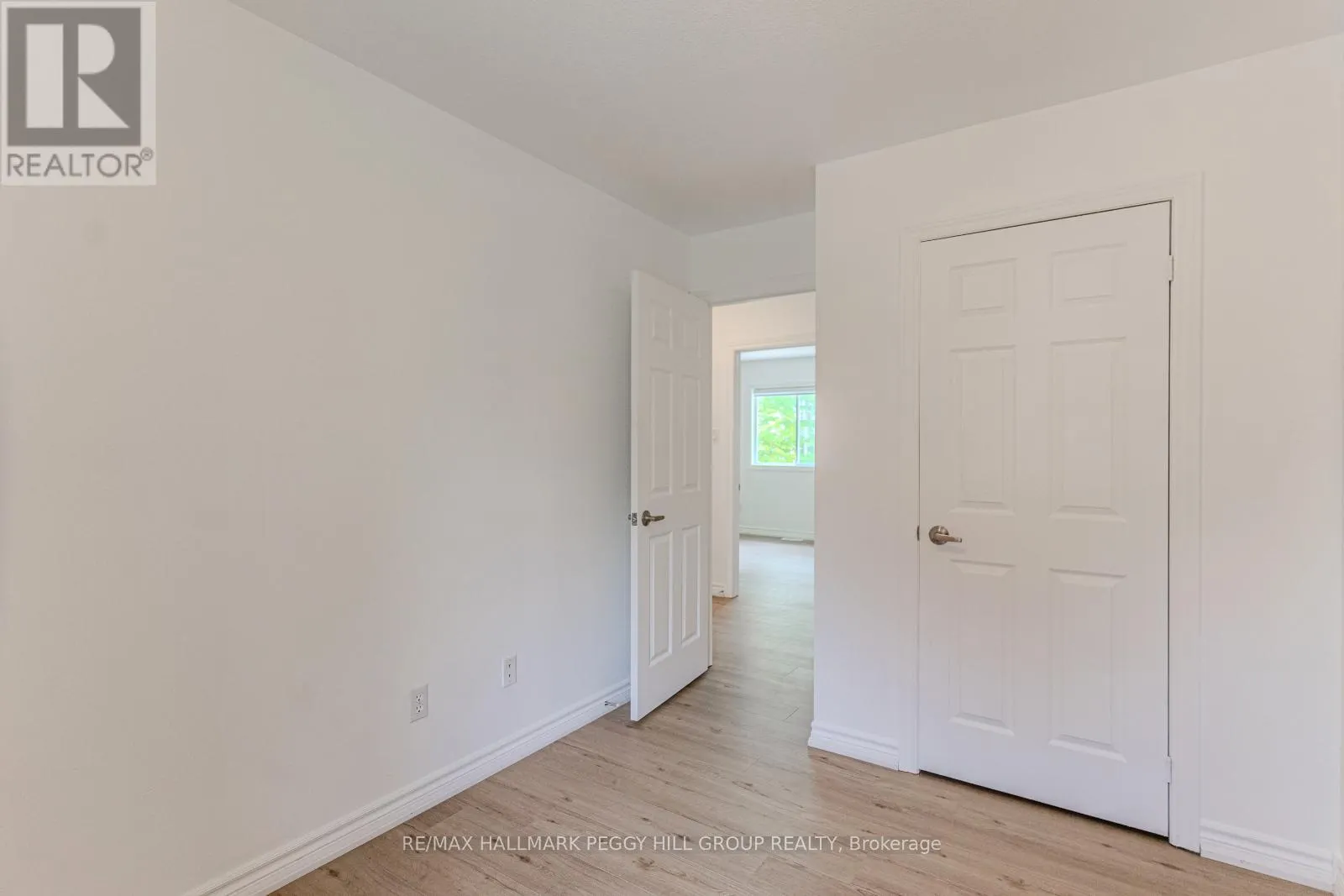 UPPER - 32 54TH STREET S