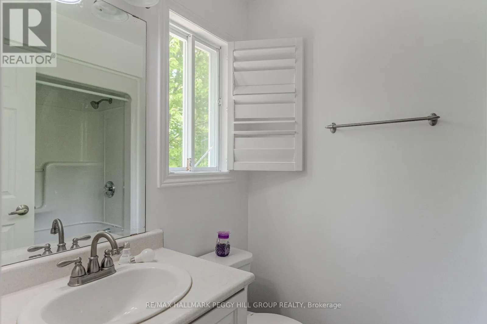 UPPER - 32 54TH STREET S
