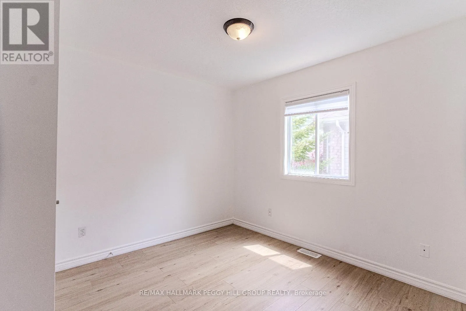 UPPER - 32 54TH STREET S