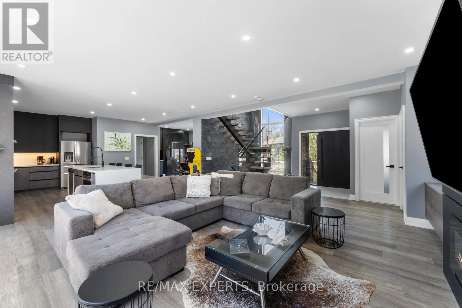 11 JOLIET CRESCENT