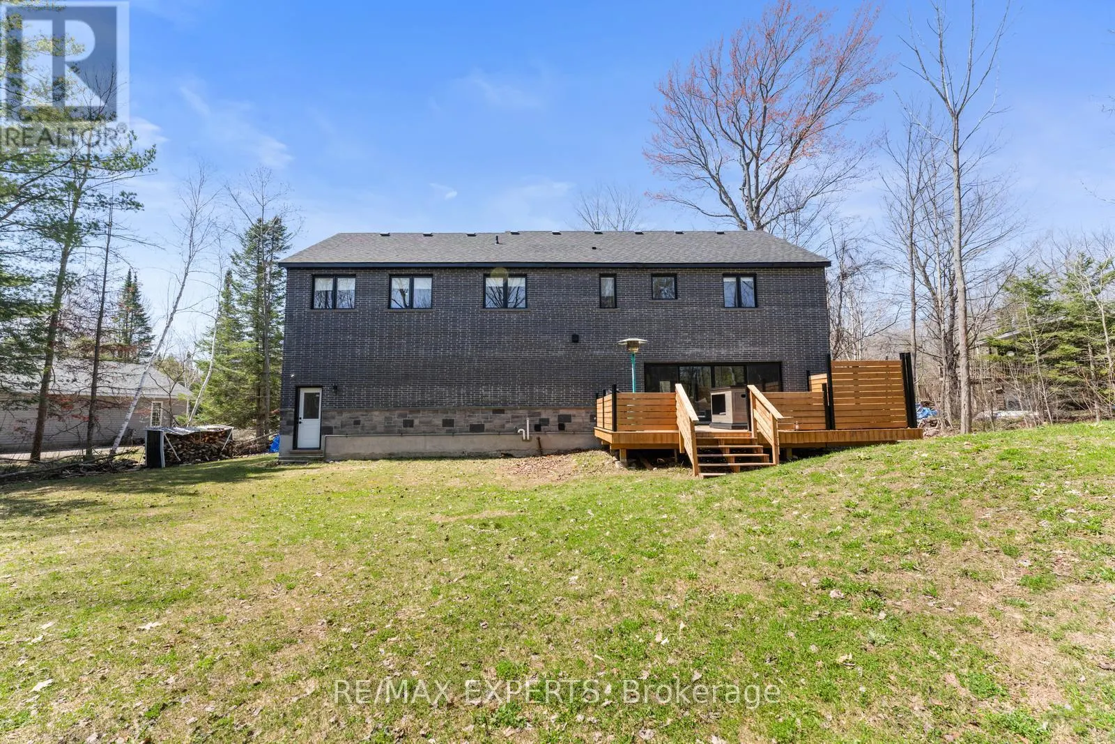 11 JOLIET CRESCENT