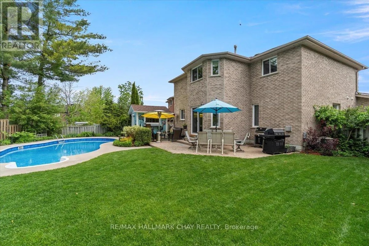 20 STONEYBROOK CRESCENT