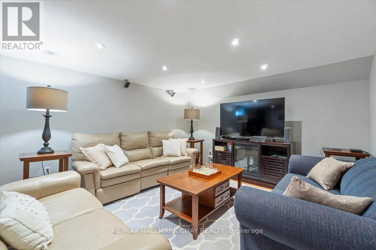20 STONEYBROOK CRESCENT