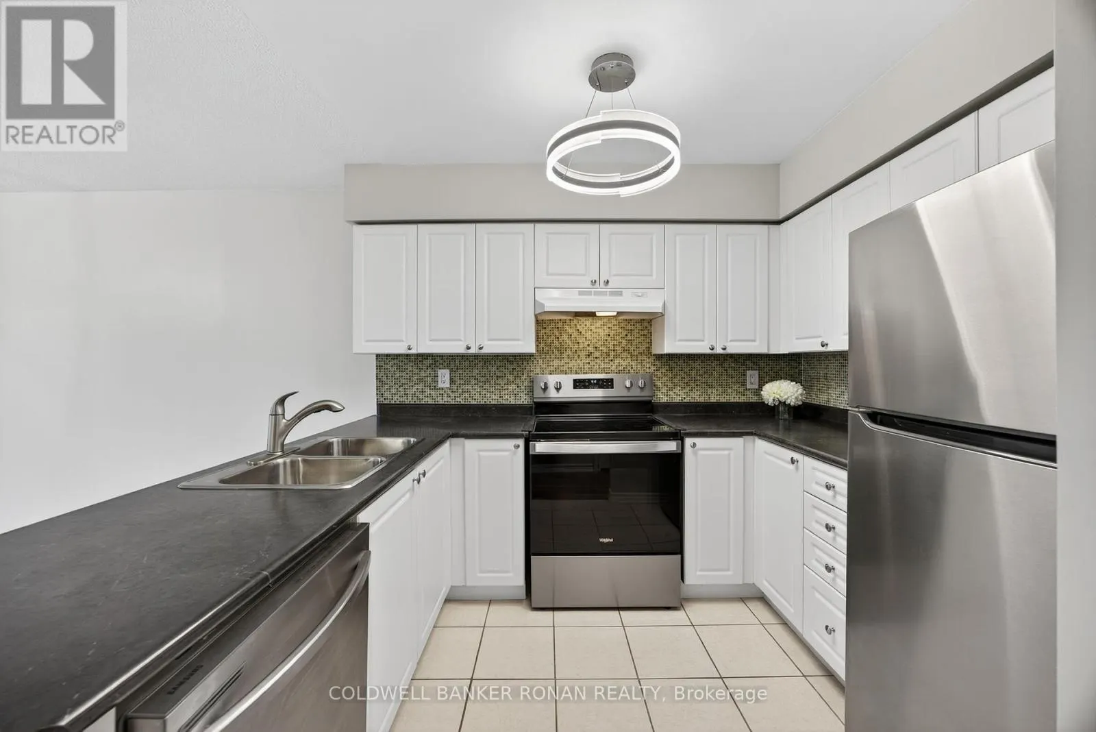 8 - 49 FERNDALE DRIVE S