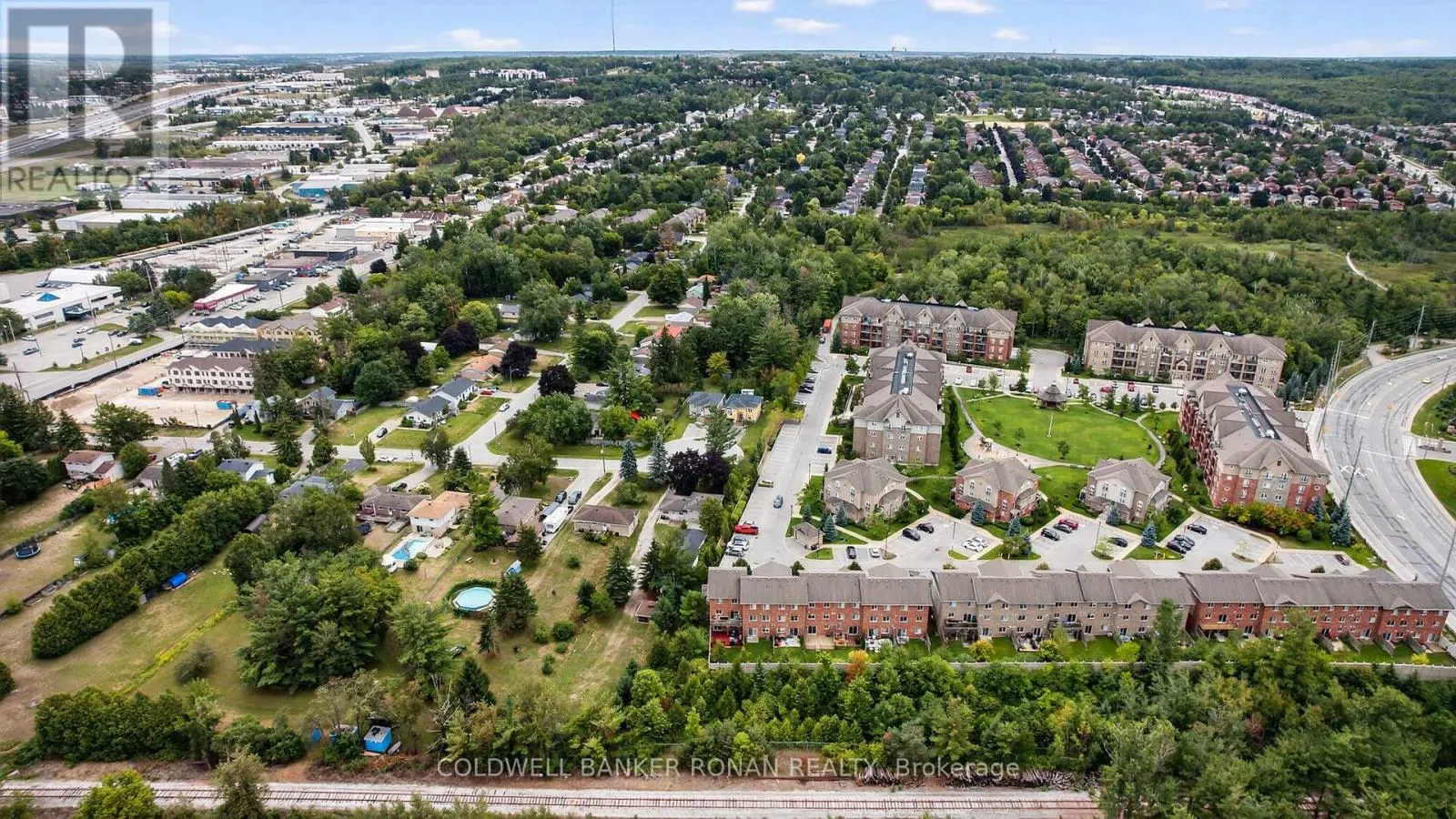 8 - 49 FERNDALE DRIVE S