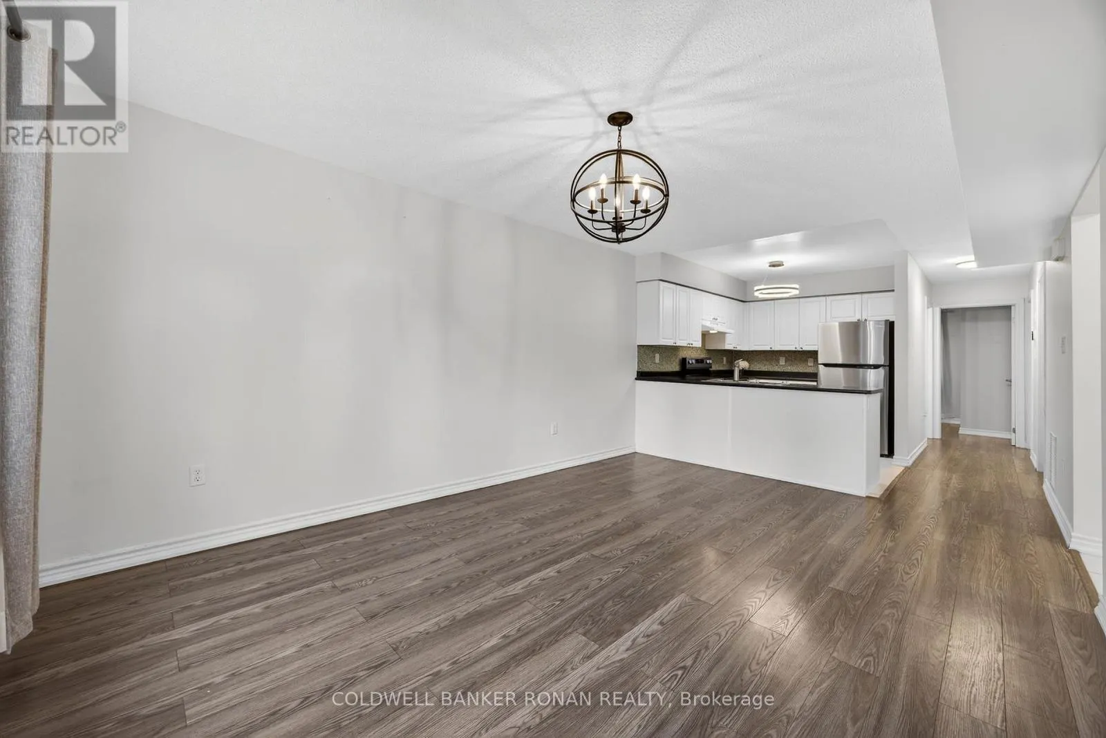 8 - 49 FERNDALE DRIVE S
