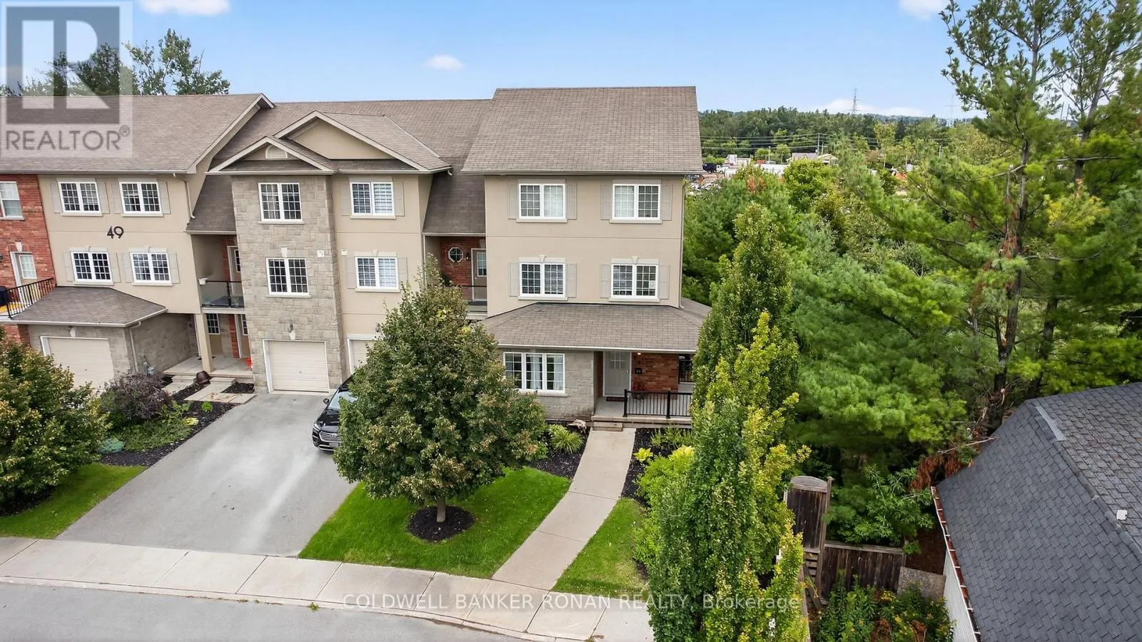 8 - 49 FERNDALE DRIVE S