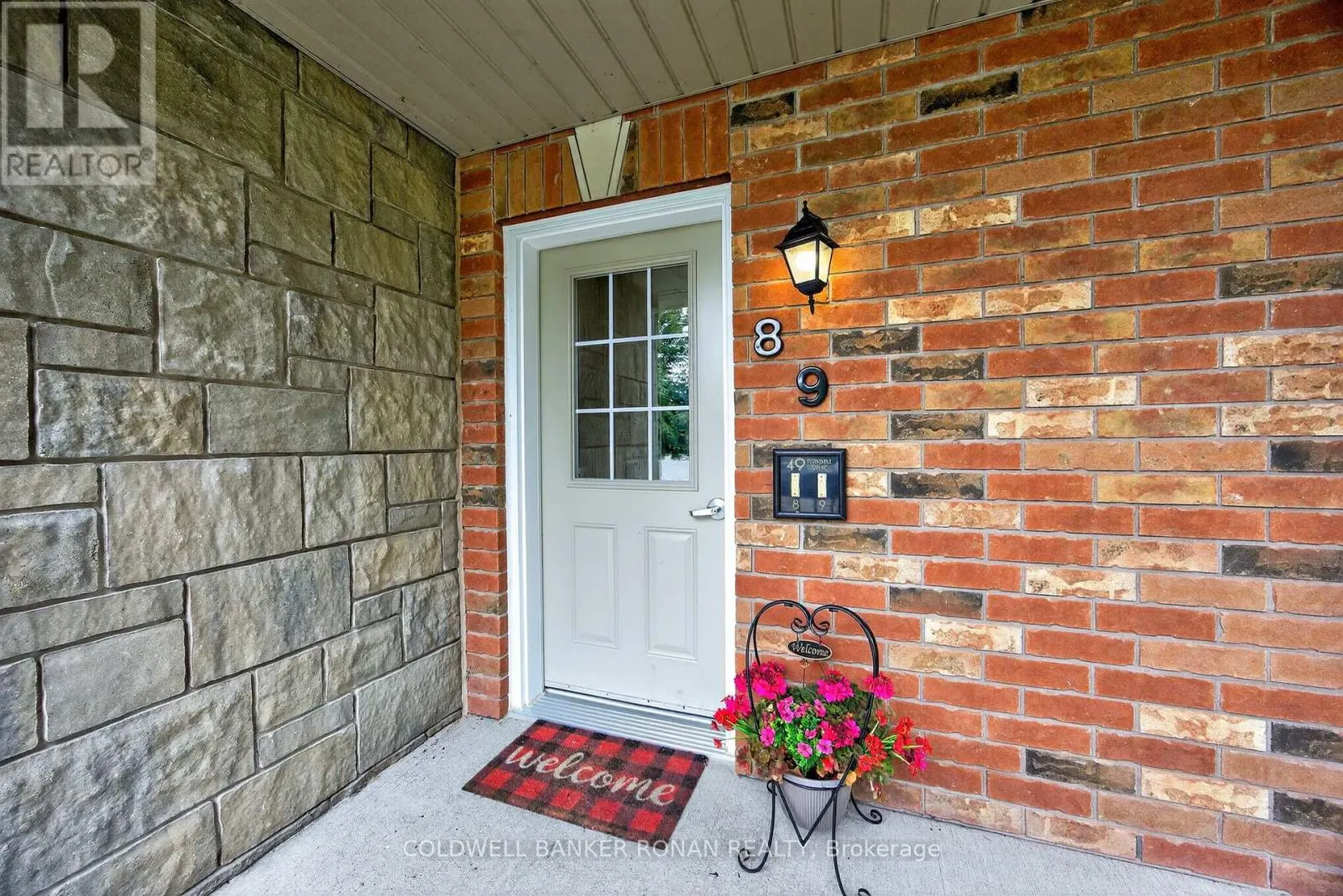 8 - 49 FERNDALE DRIVE S