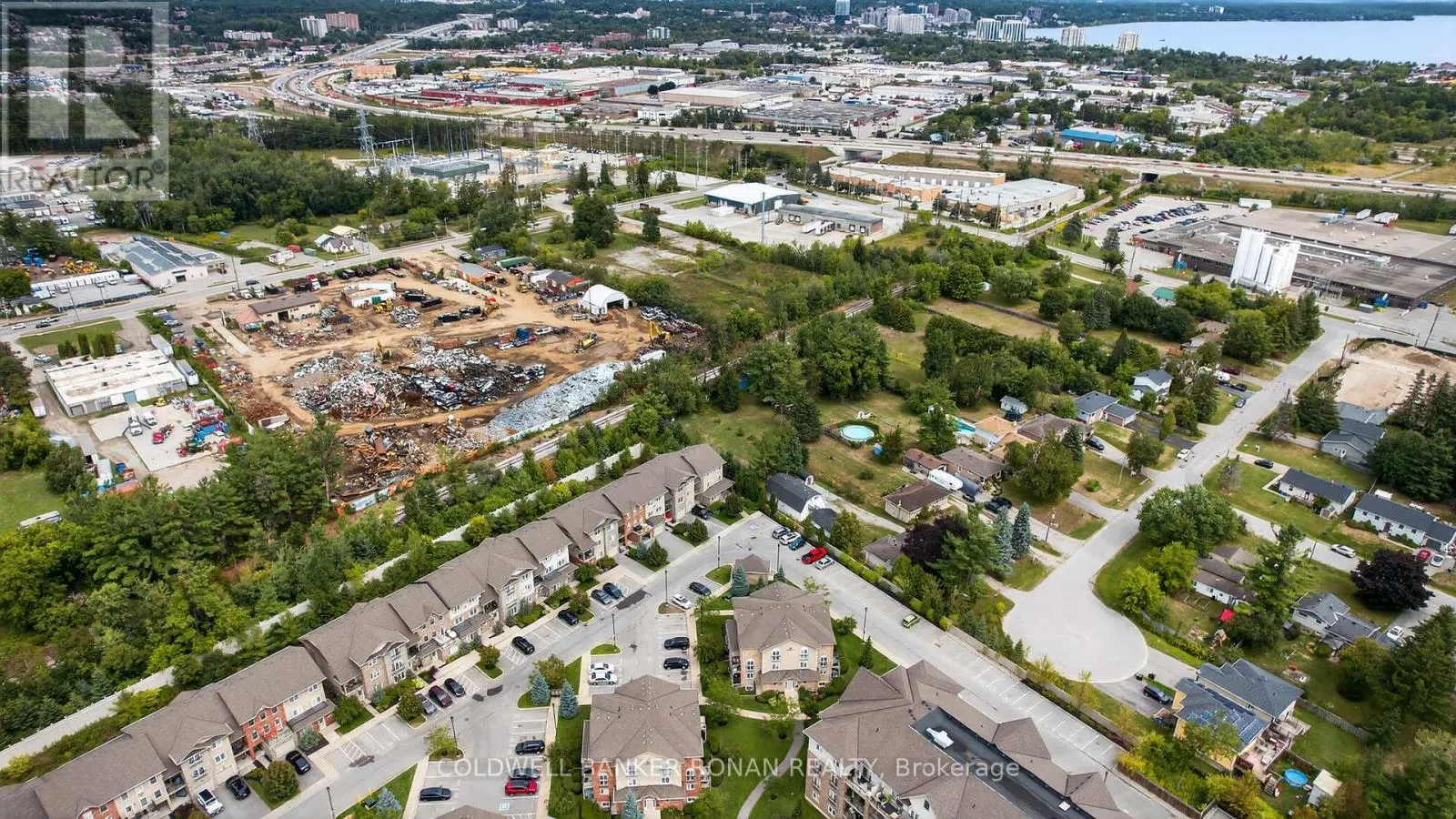 8 - 49 FERNDALE DRIVE S