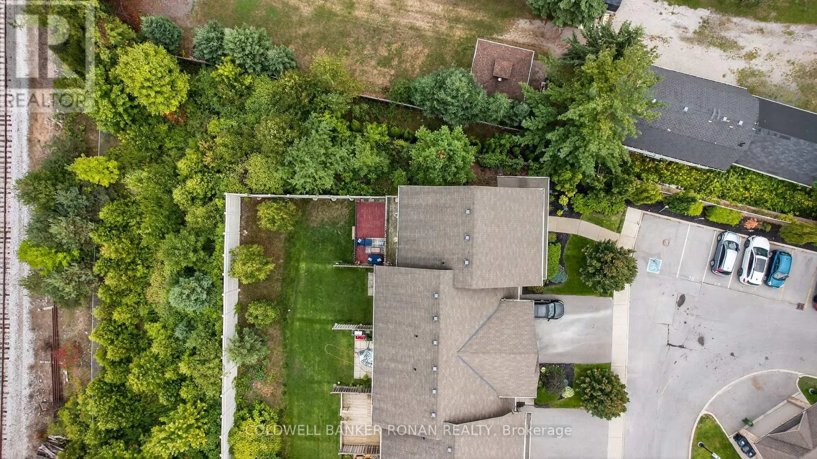 8 - 49 FERNDALE DRIVE S