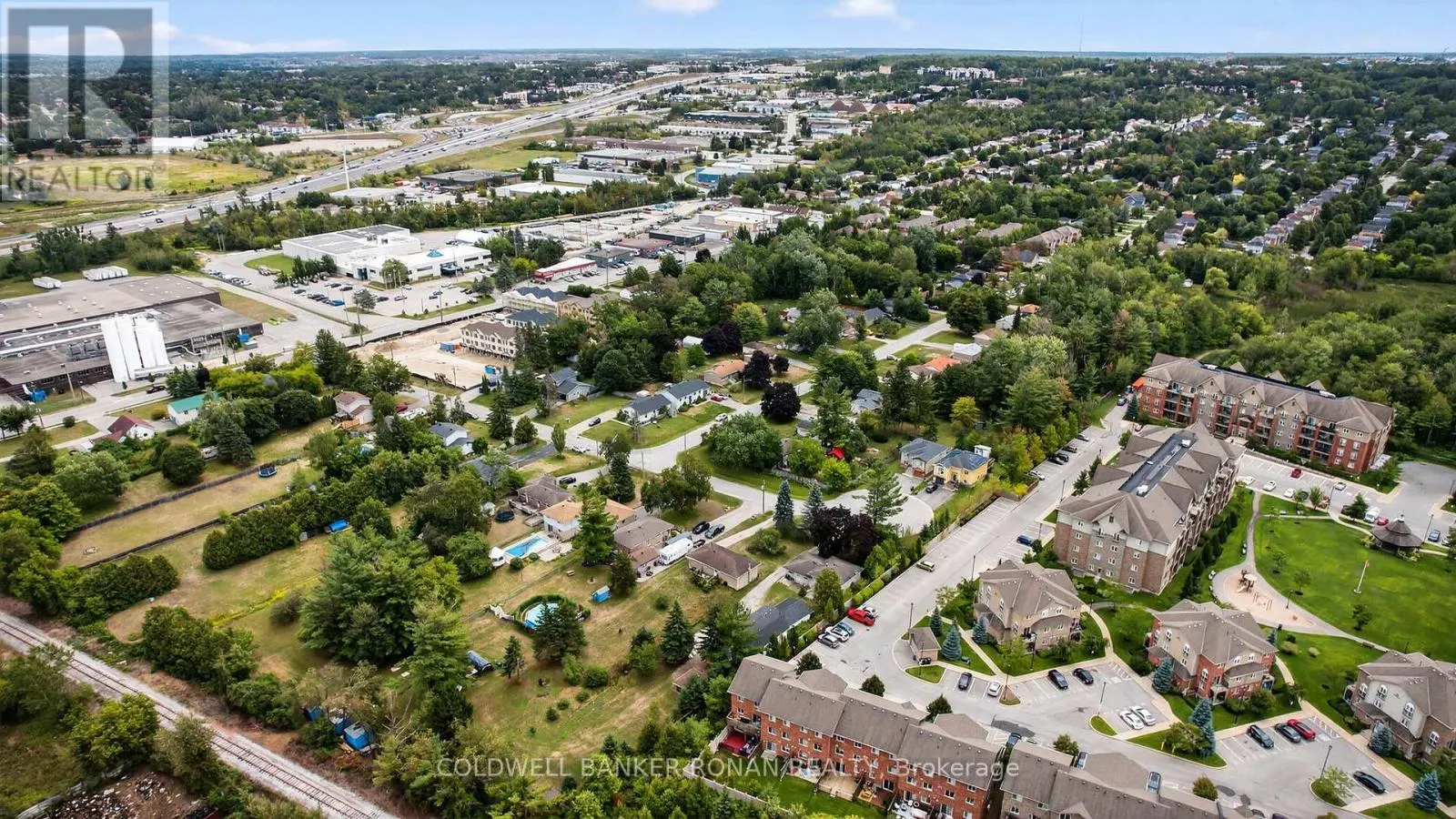 8 - 49 FERNDALE DRIVE S